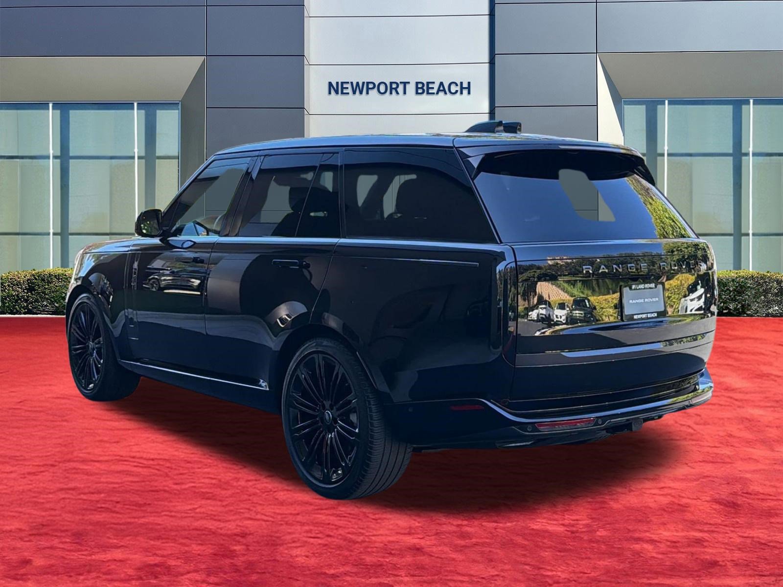 Used 2024 Land Rover Range Rover SE image 3