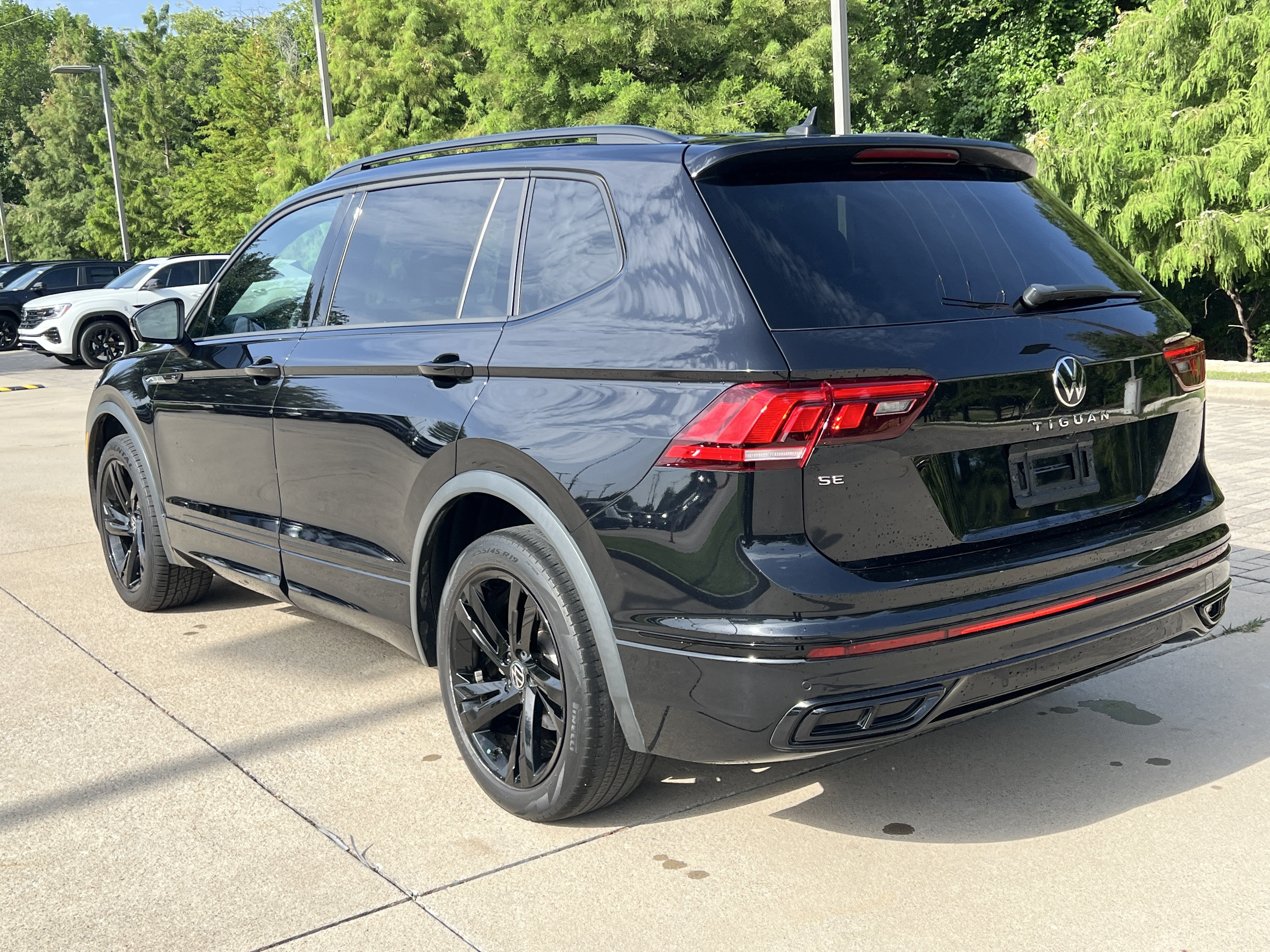 Certified 2023 Volkswagen Tiguan SE R-Line FWD image 7