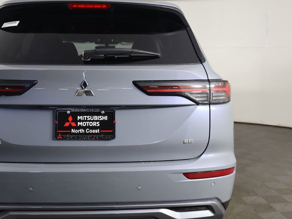 New 2026 Mitsubishi Outlander SE image 18