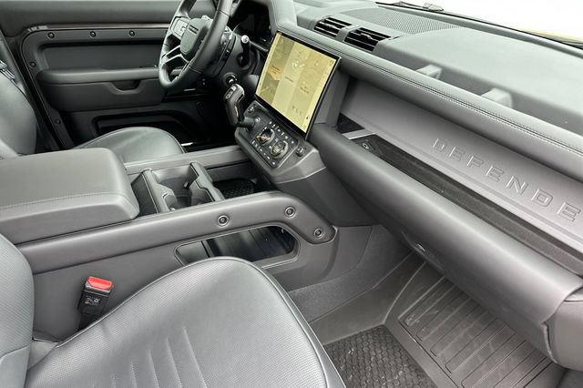 New 2026 Land Rover Defender 110 AWD/4WD image 14