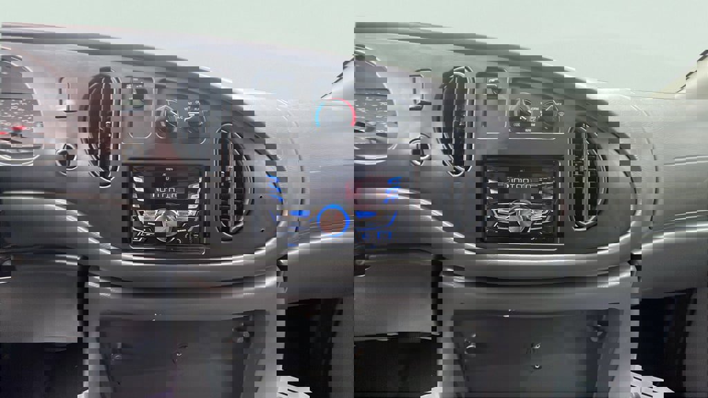 Used 2005 Ford E-350 and Econoline 350 Super Duty image 10