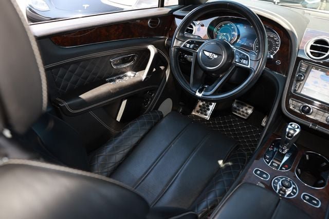 Used 2018 Bentley Bentayga AWD/4WD image 23