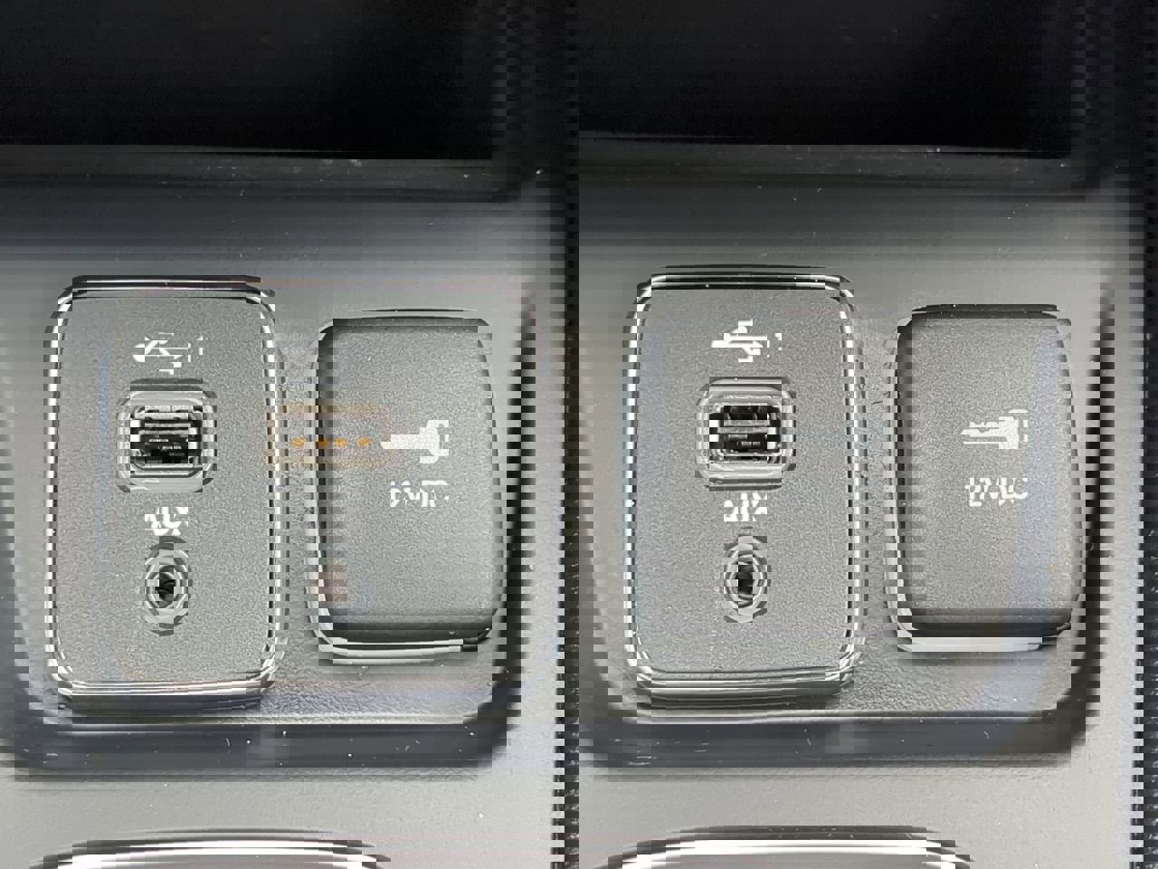 Used 2020 Jeep Cherokee Trailhawk w/ Cold Weather Group image 22