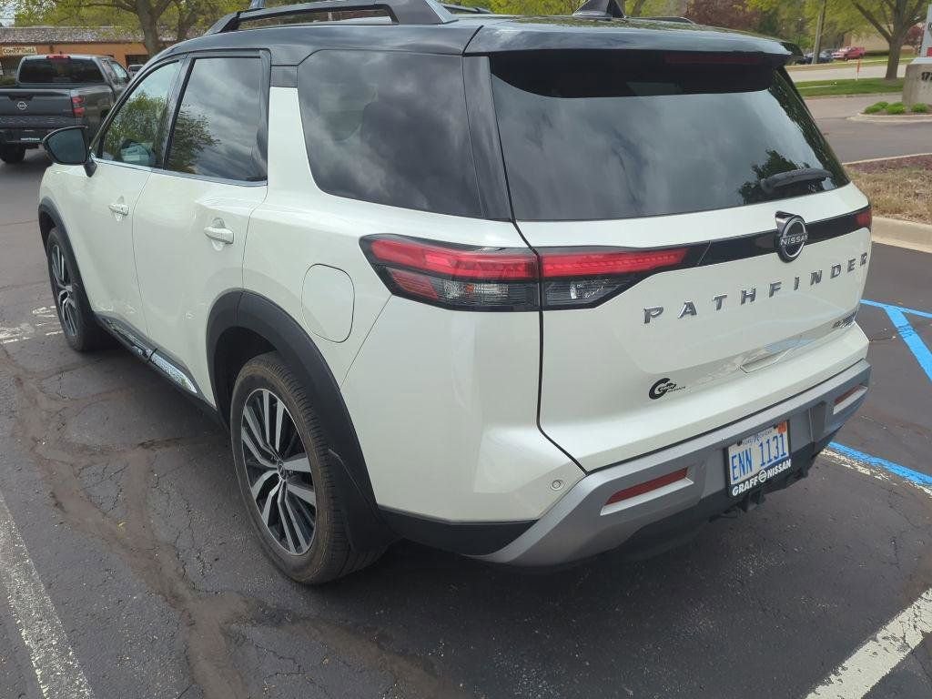 Used 2024 Nissan Pathfinder Platinum AWD/4WD image 3