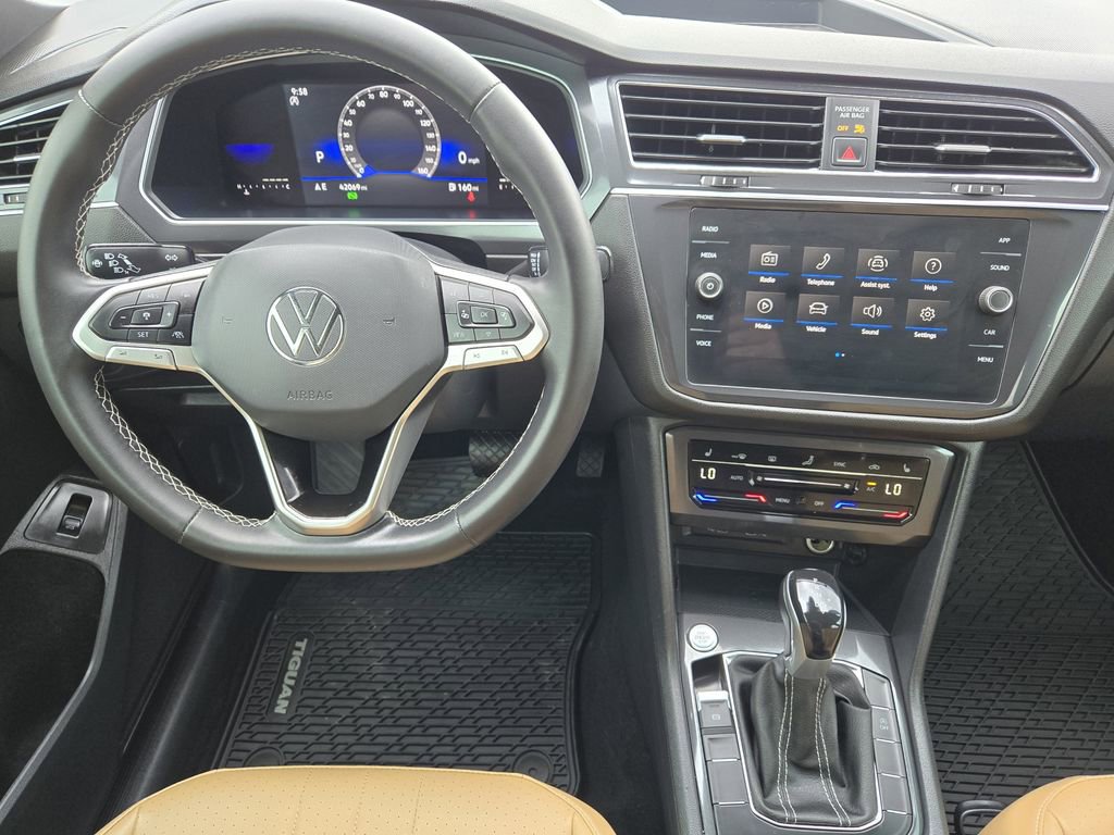 Used 2022 Volkswagen Tiguan SE w/ Panoramic Sunroof Package FWD image 28