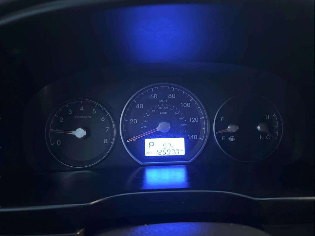 Used 2011 Hyundai Santa Fe GLS image 23