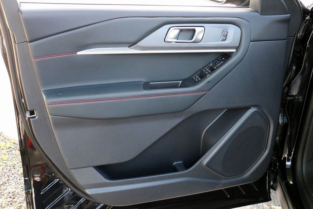 New 2026 Ford Explorer ST-Line w/ ST-Line Street Pack image 13