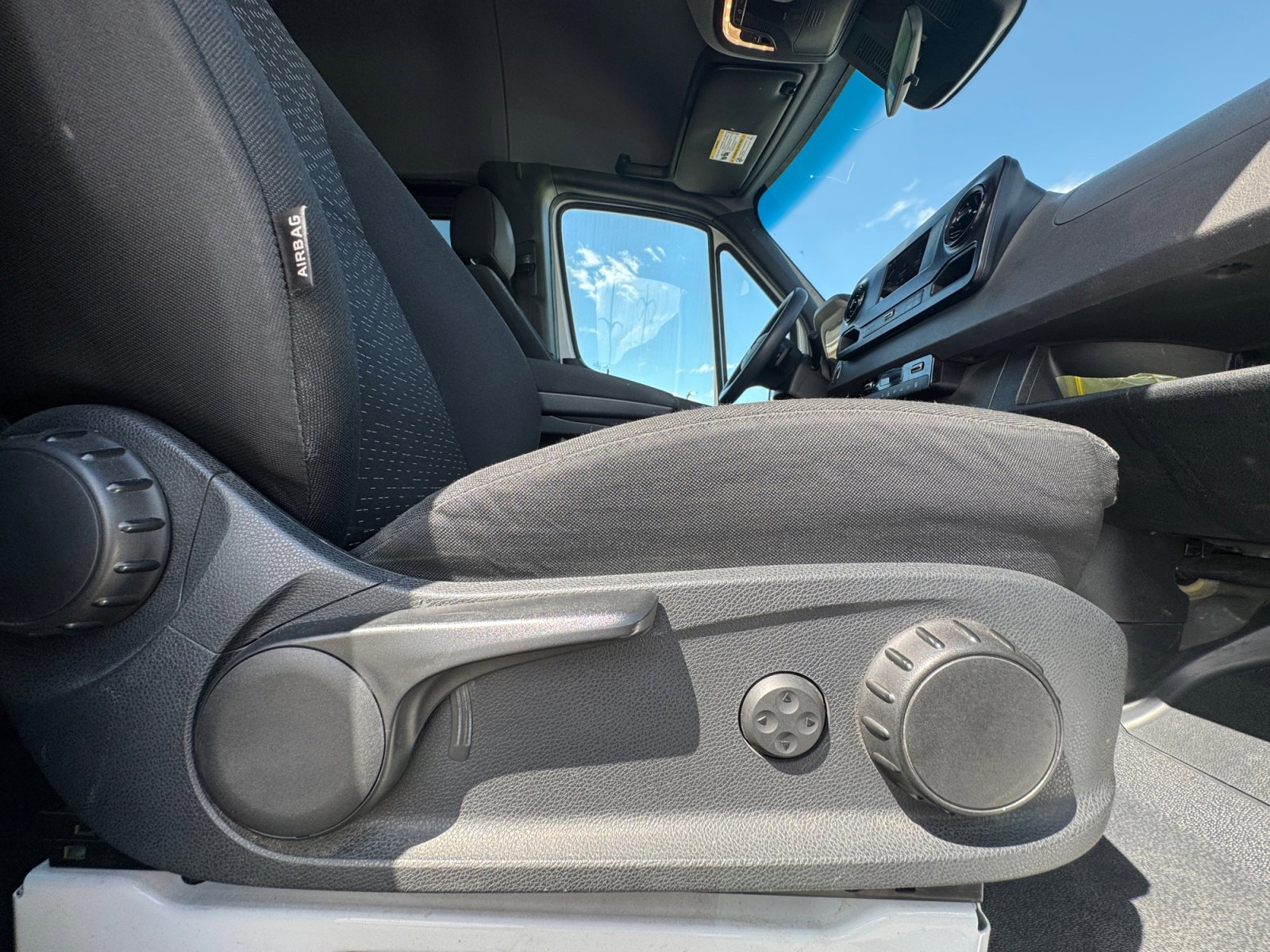 Used 2019 Mercedes-Benz Sprinter 2500 image 19