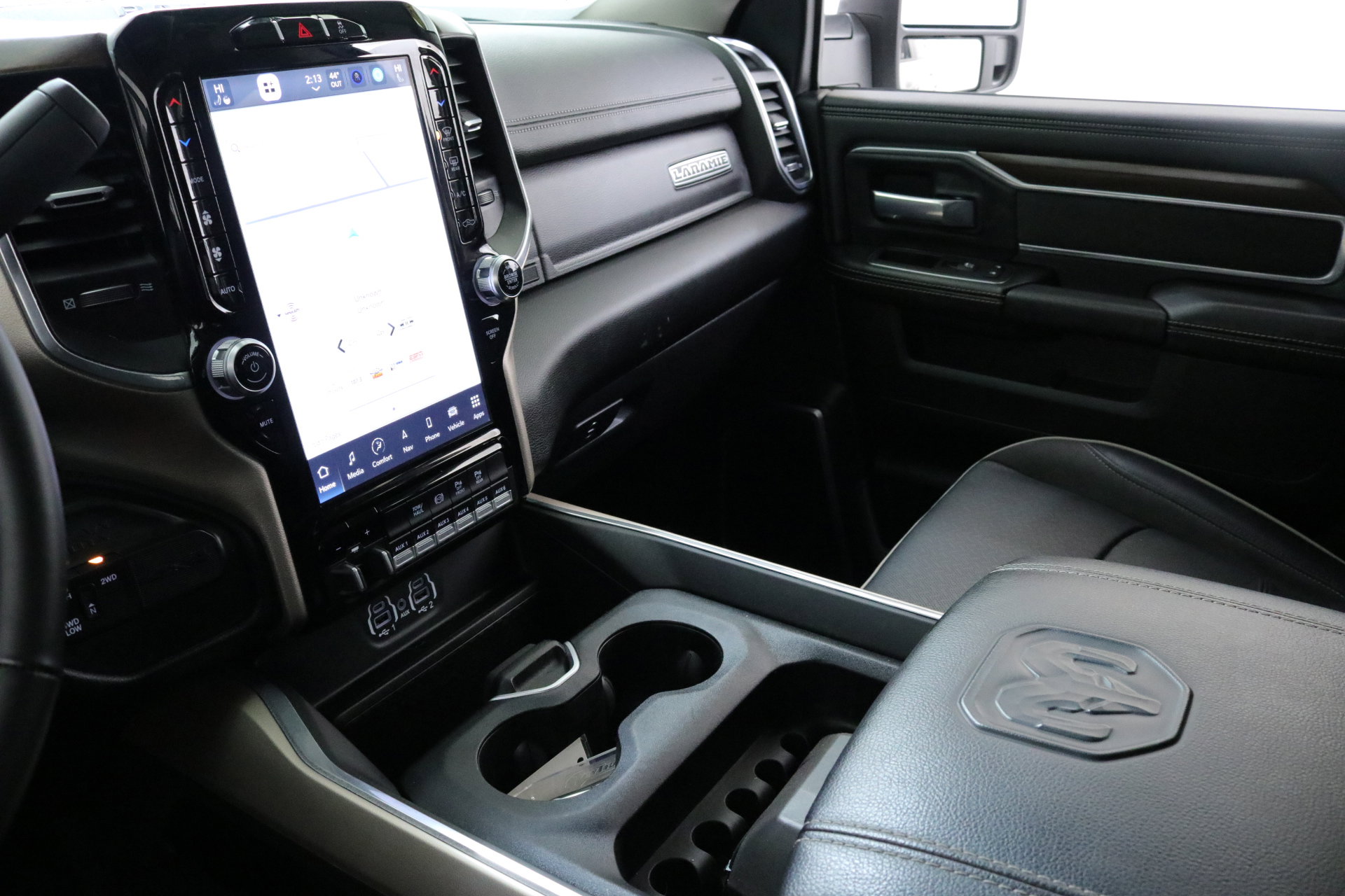 Used 2024 RAM 3500 Laramie w/ Chrome Bumper Package image 19