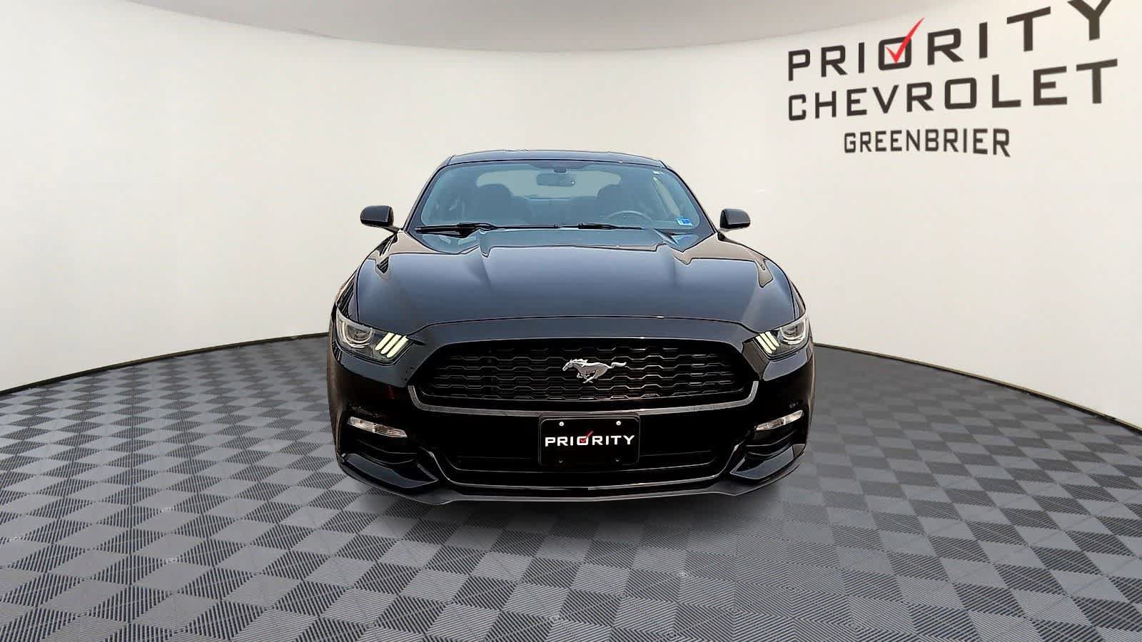 Used 2015 Ford Mustang Coupe RWD image 3