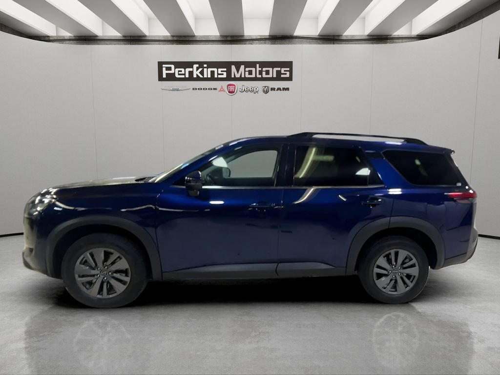 Used 2025 Nissan Pathfinder SV AWD/4WD image 2