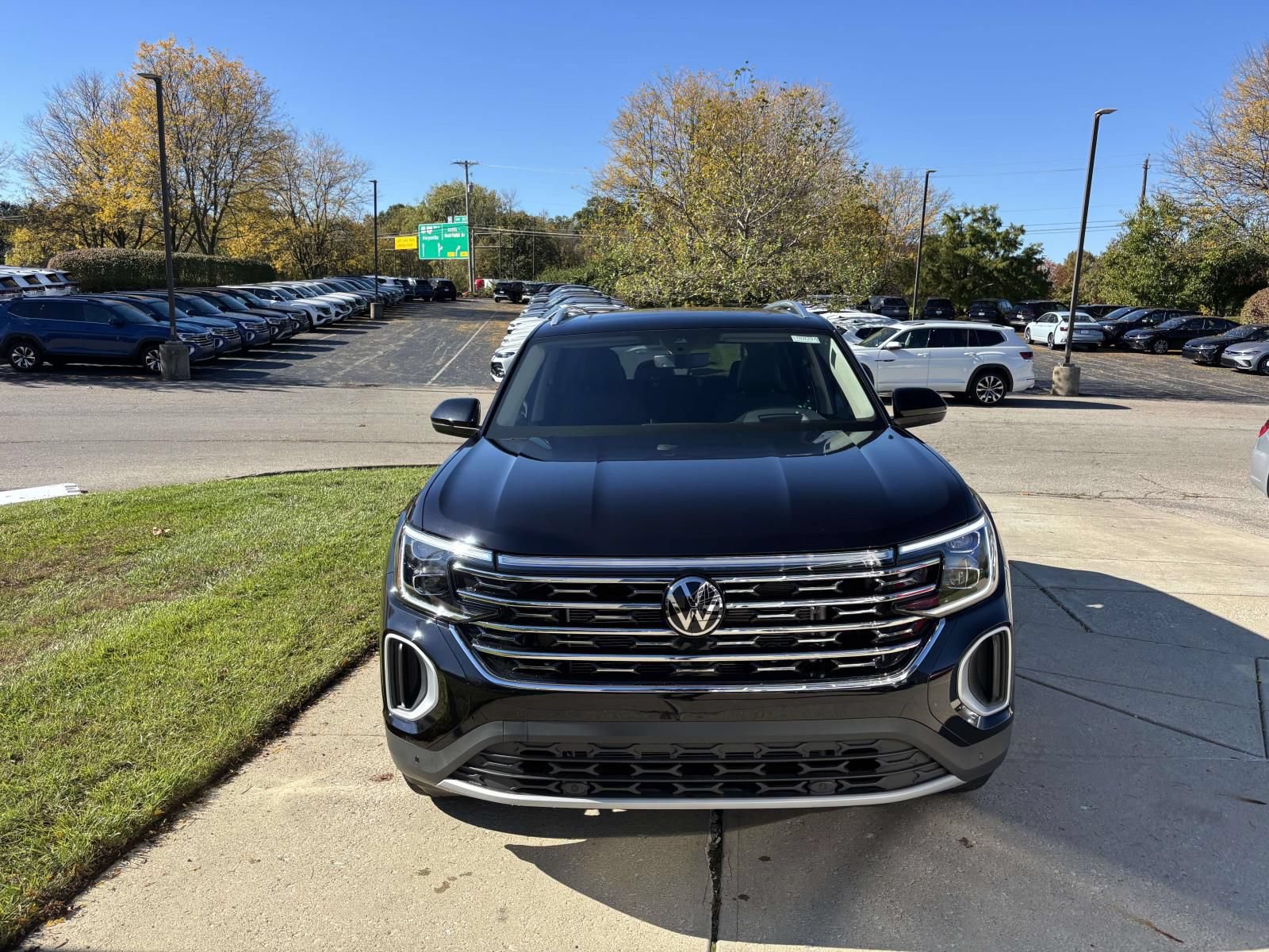 New 2026 Volkswagen Atlas SEL AWD/4WD image 2