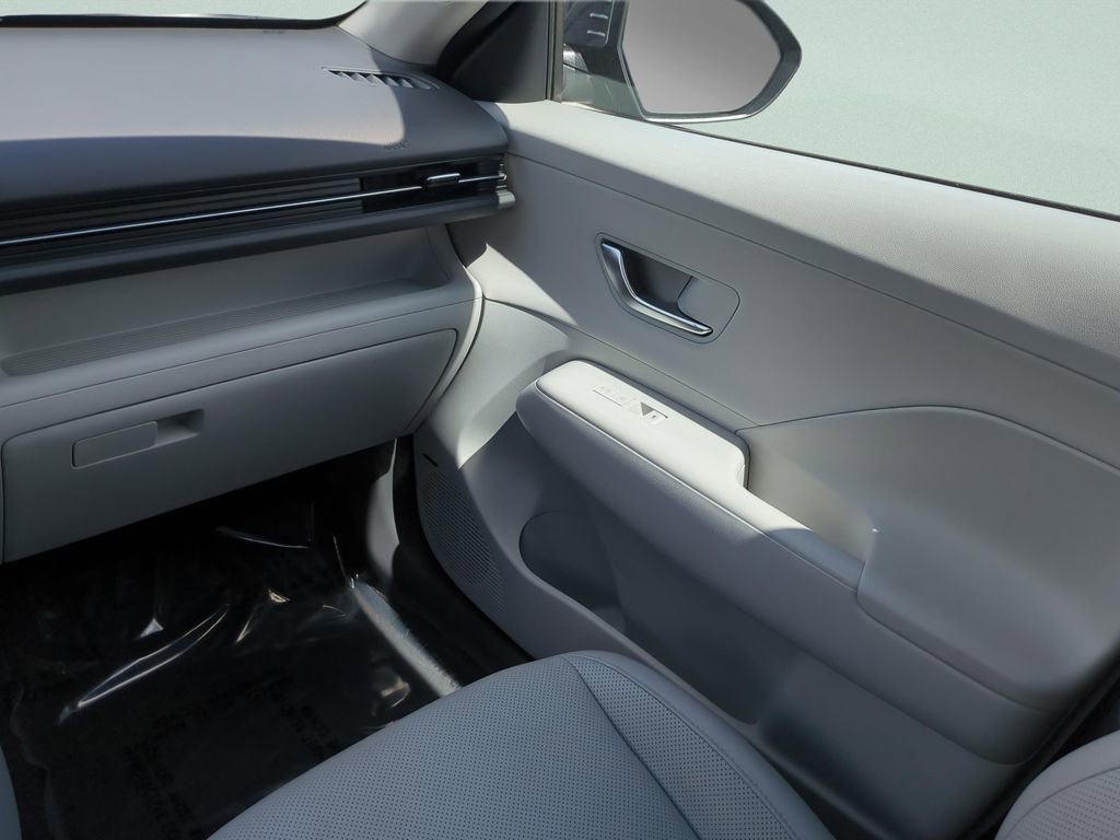 Used 2024 Hyundai Kona Limited image 16