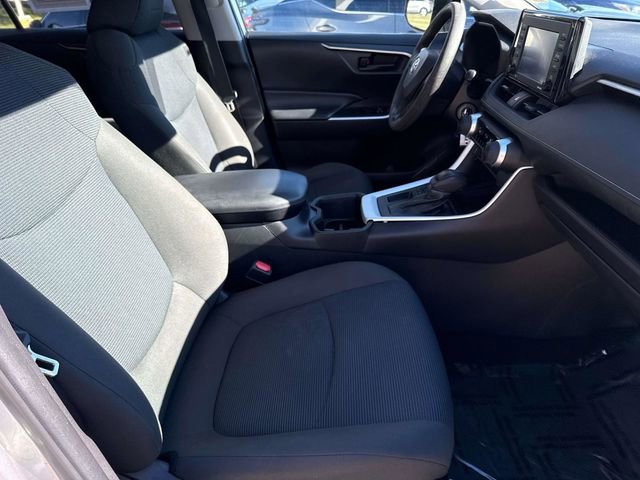 Used 2022 Toyota RAV4 LE image 16