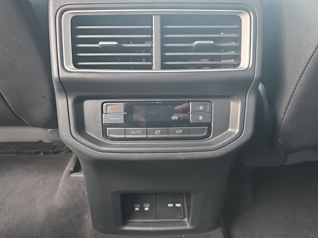 Used 2025 Volkswagen Atlas SE image 20