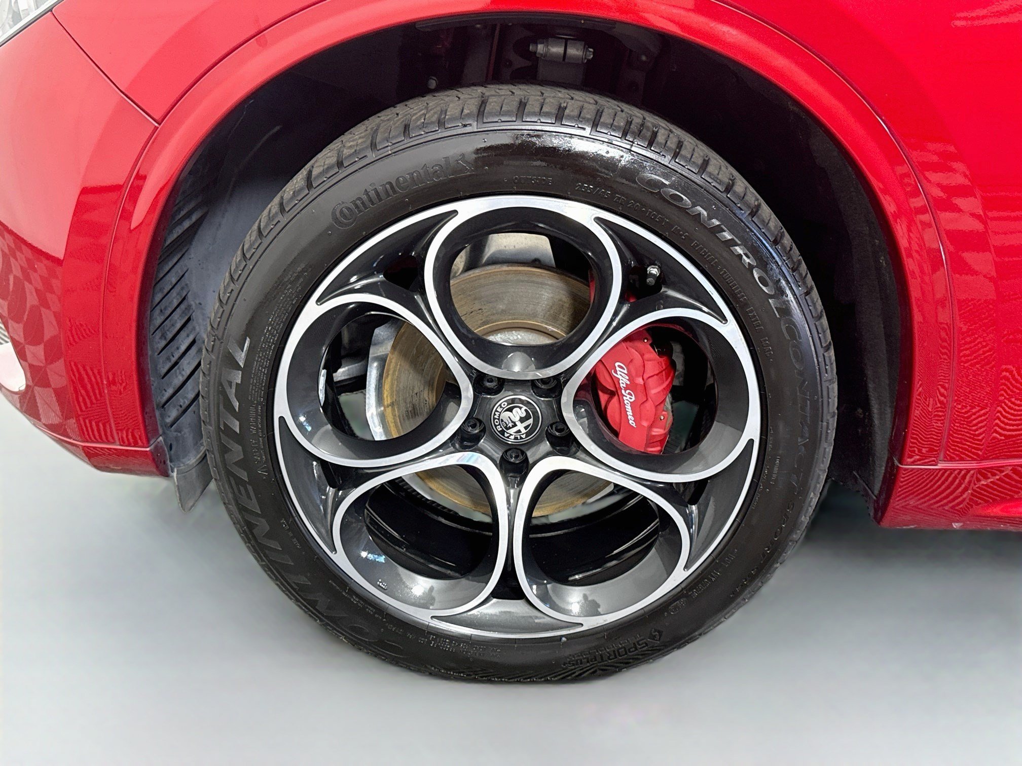 Used 2023 Alfa Romeo Stelvio Veloce AWD/4WD image 38