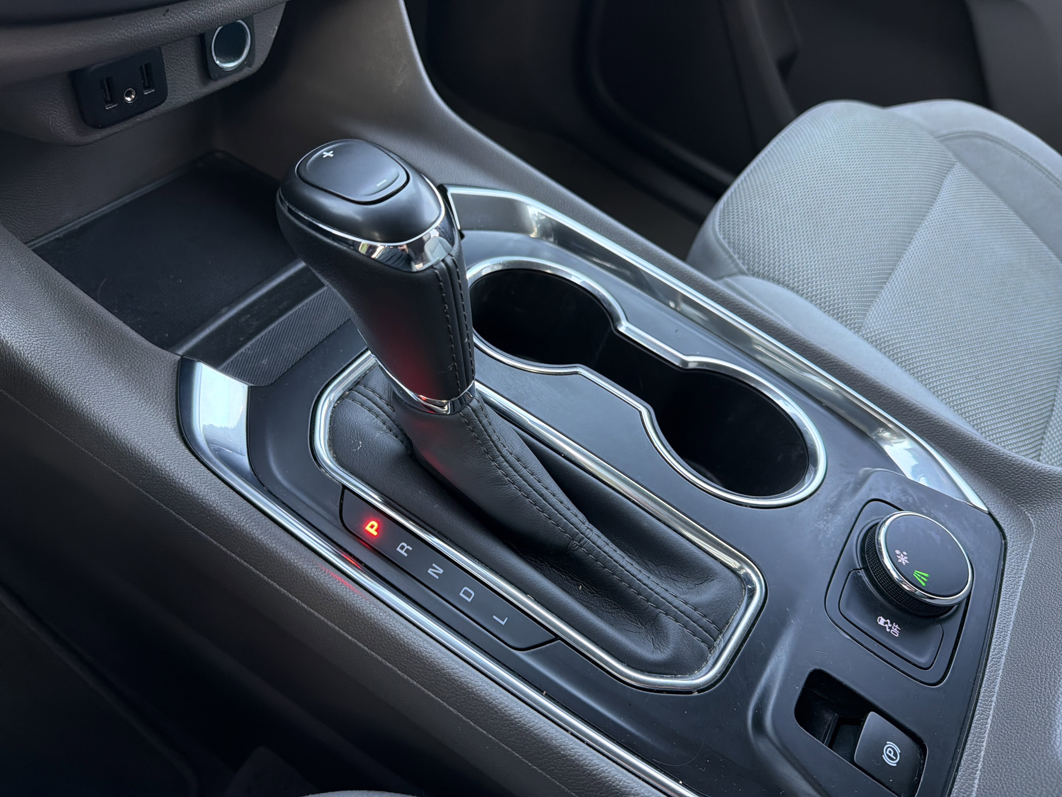 Used 2020 Chevrolet Traverse LT image 25