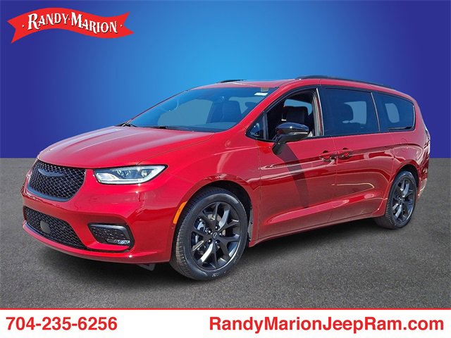 New 2026 Chrysler Pacifica Limited w/ S Appearance Package image 1