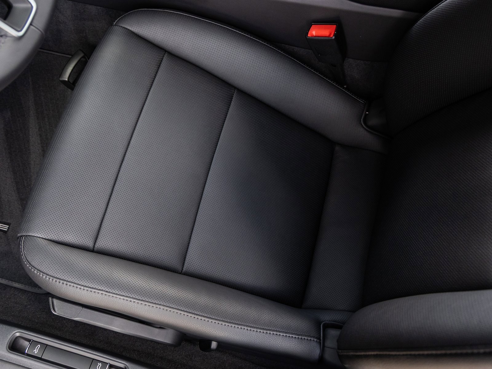 New 2025 Porsche 718 Cayman image 28