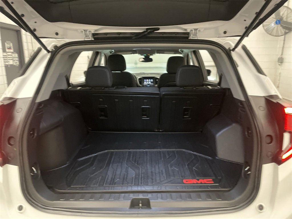 Used 2022 GMC Terrain SLE w/ Driver Convenience Package image 19