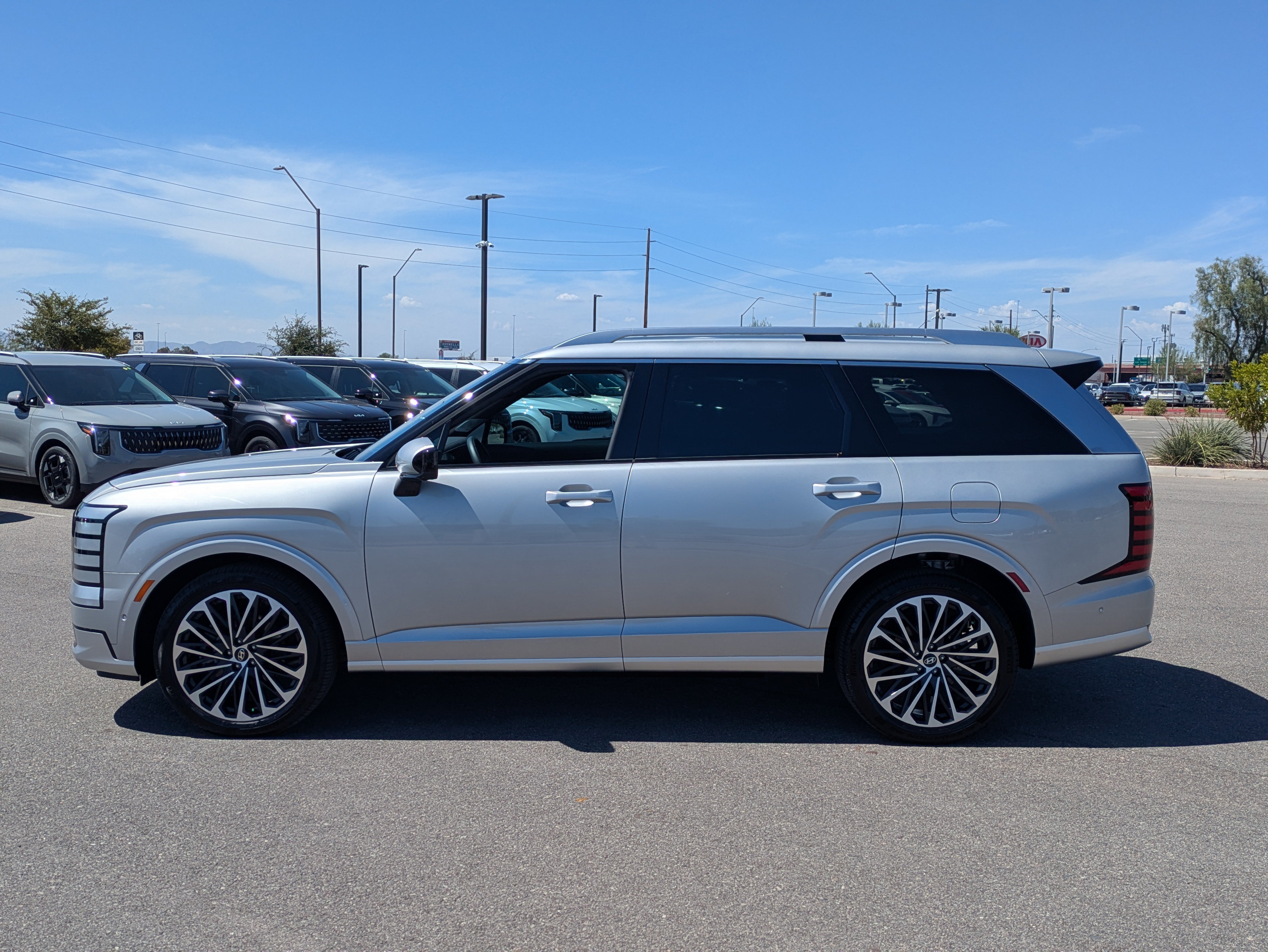 Used 2026 Hyundai Palisade Calligraphy AWD/4WD image 2