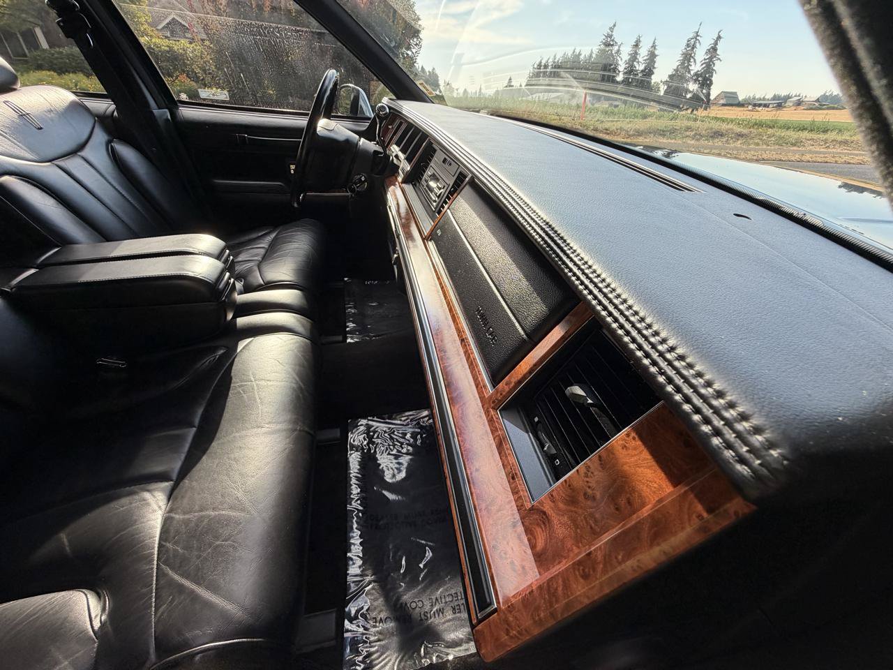 Used 1993 Lincoln Town Car Signature RWD image 42