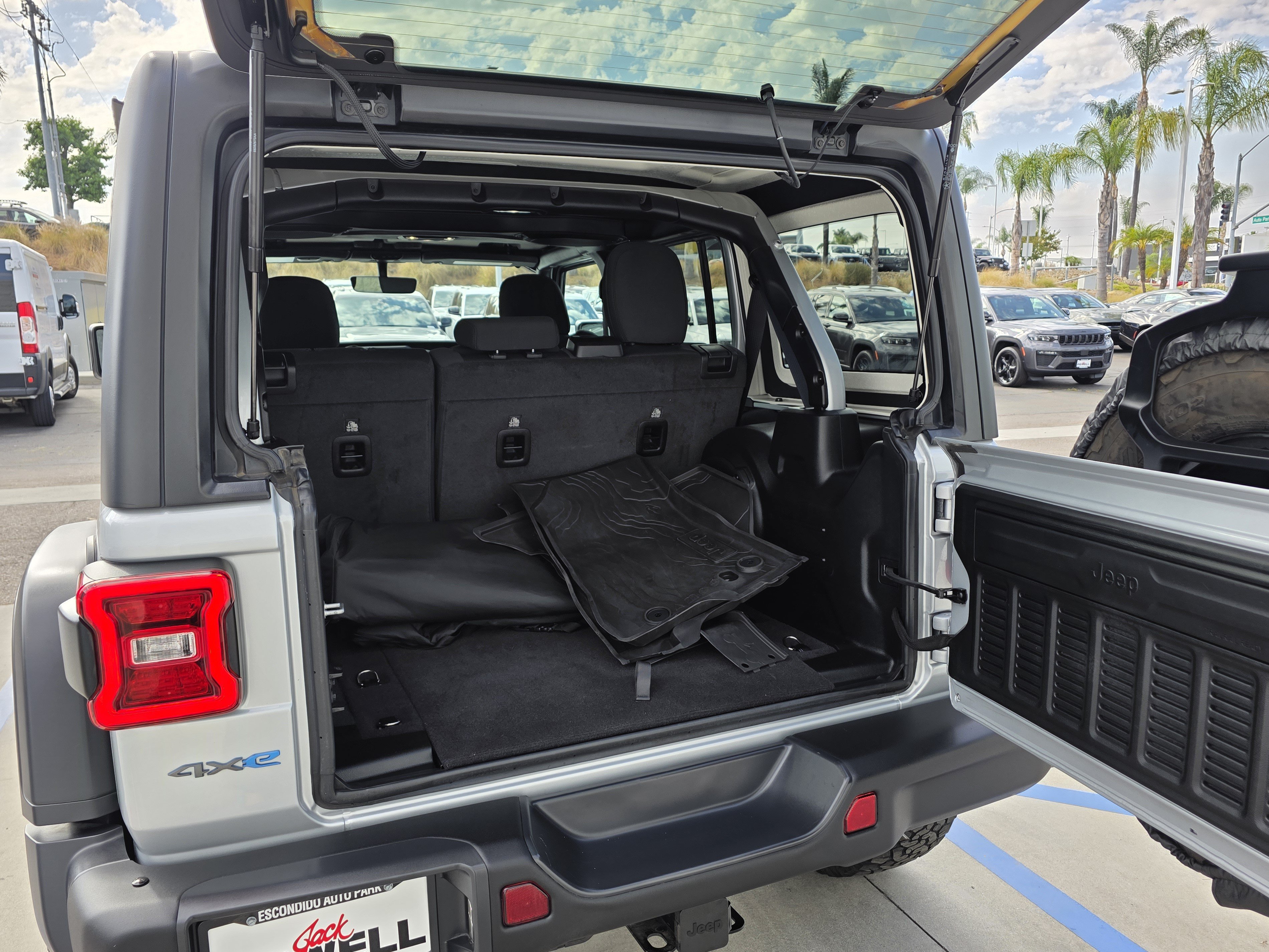 Certified 2023 Jeep Wrangler Unlimited Rubicon 4xe w/ Steel Bumper Group AWD/4WD image 19