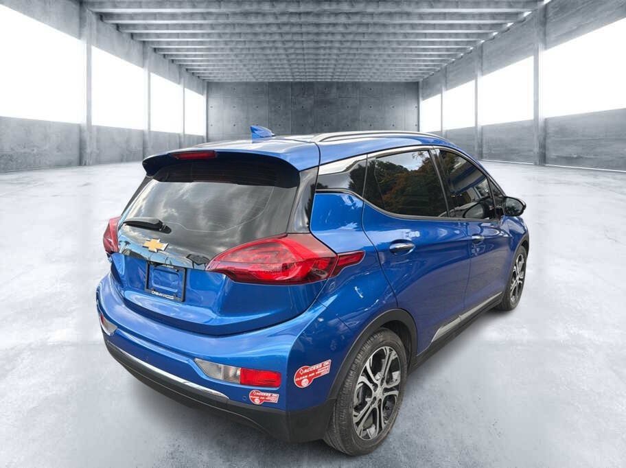 Used 2017 Chevrolet Bolt Premier w/ Driver Confidence II Package FWD image 3