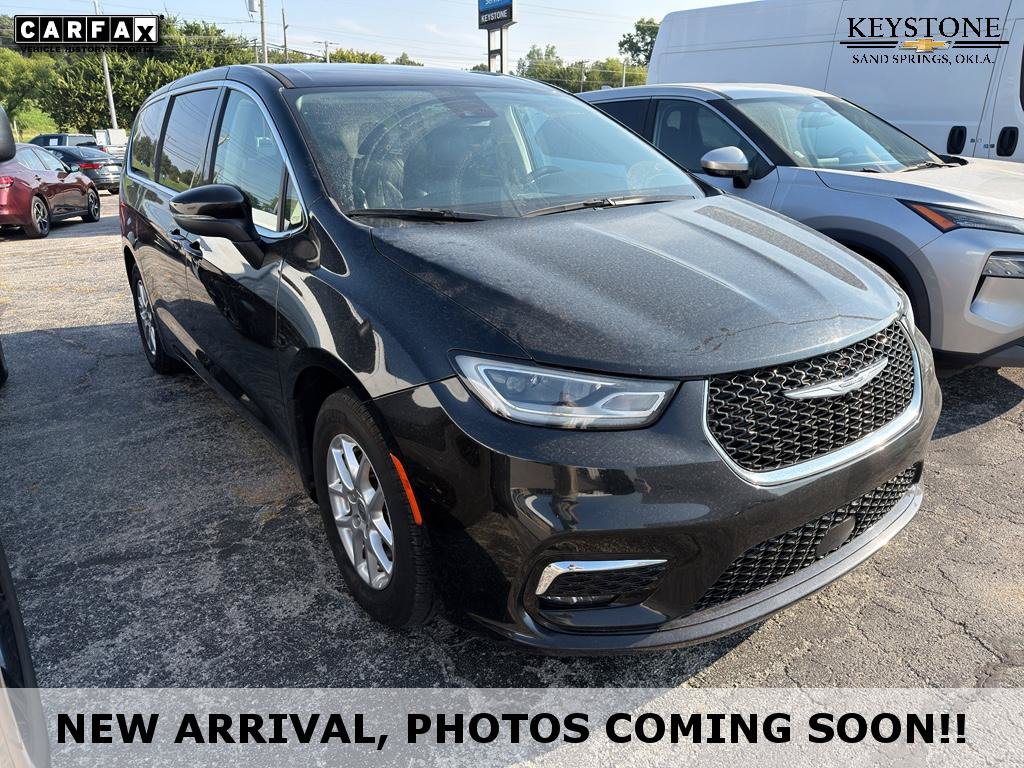 Used 2023 Chrysler Pacifica Touring-L