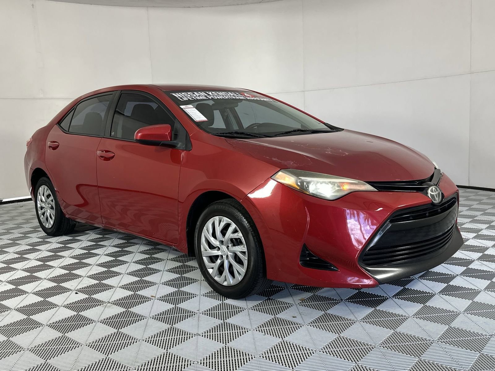 Used 2017 Toyota Corolla LE FWD image 2