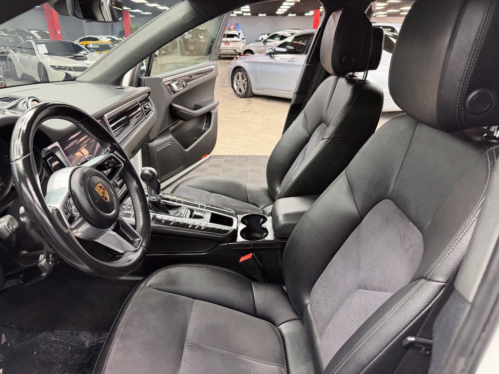 Used 2021 Porsche Macan AWD/4WD image 33
