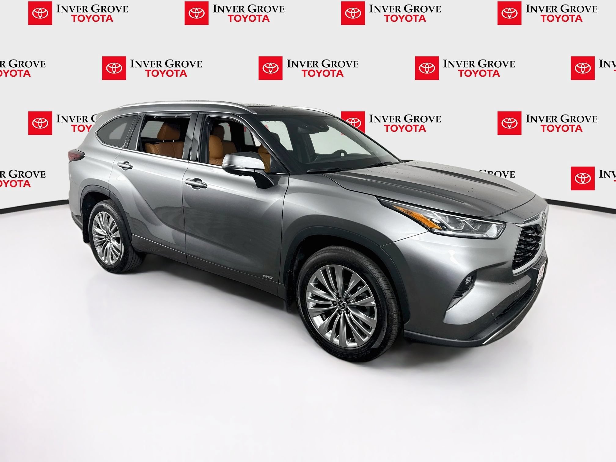 Used 2026 Toyota Highlander Platinum AWD/4WD image 3