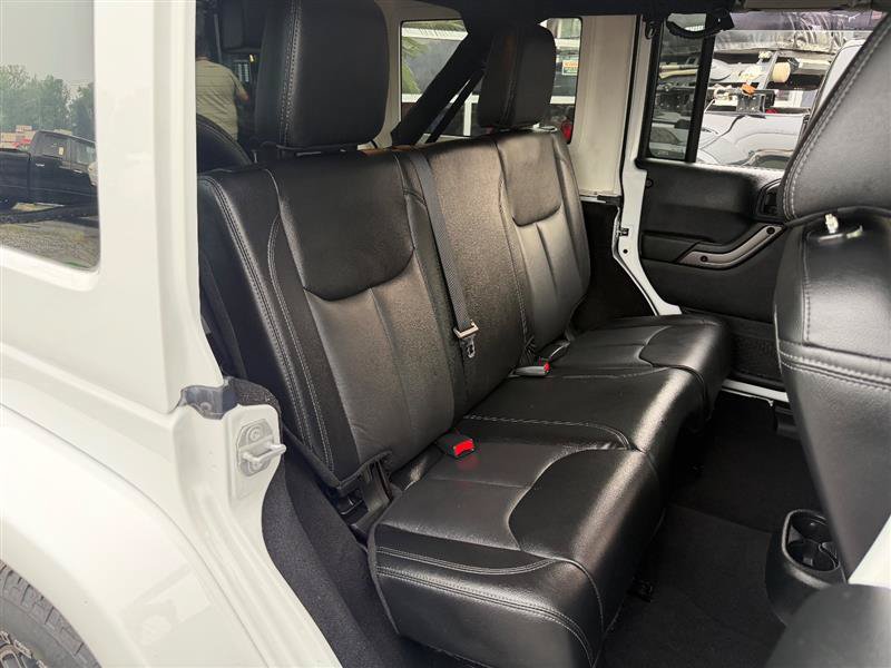 Used 2018 Jeep Wrangler Unlimited Sahara AWD/4WD image 19