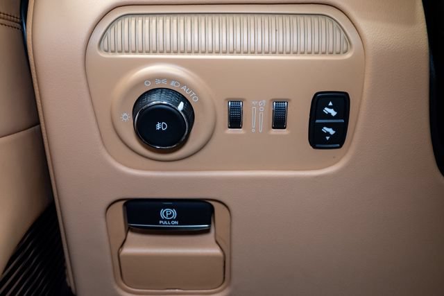 Used 2023 Jeep Grand Wagoneer Series III AWD/4WD image 19