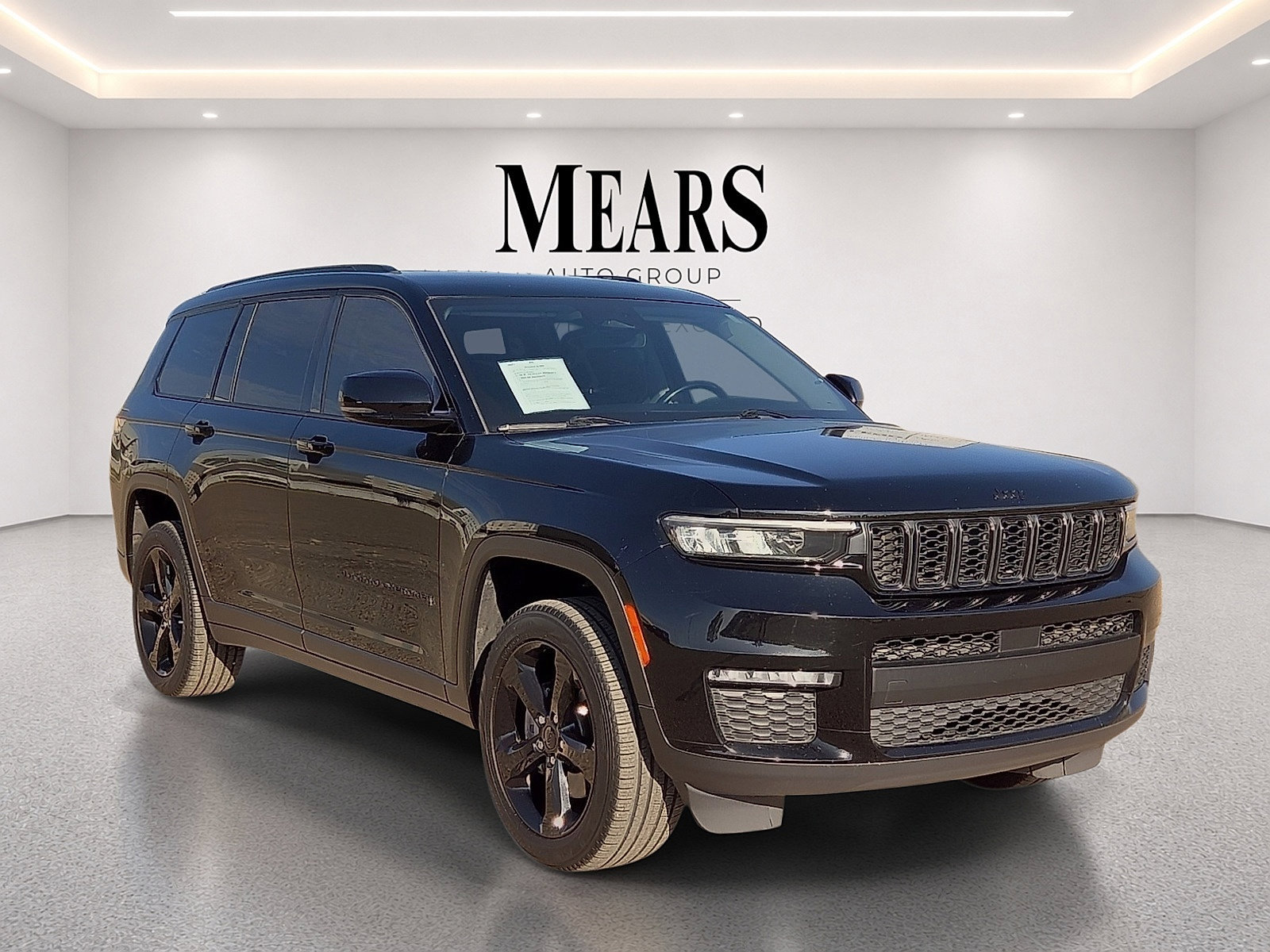 Used 2022 Jeep Grand Cherokee L Limited w/ Black Appearance Package AWD/4WD image 7