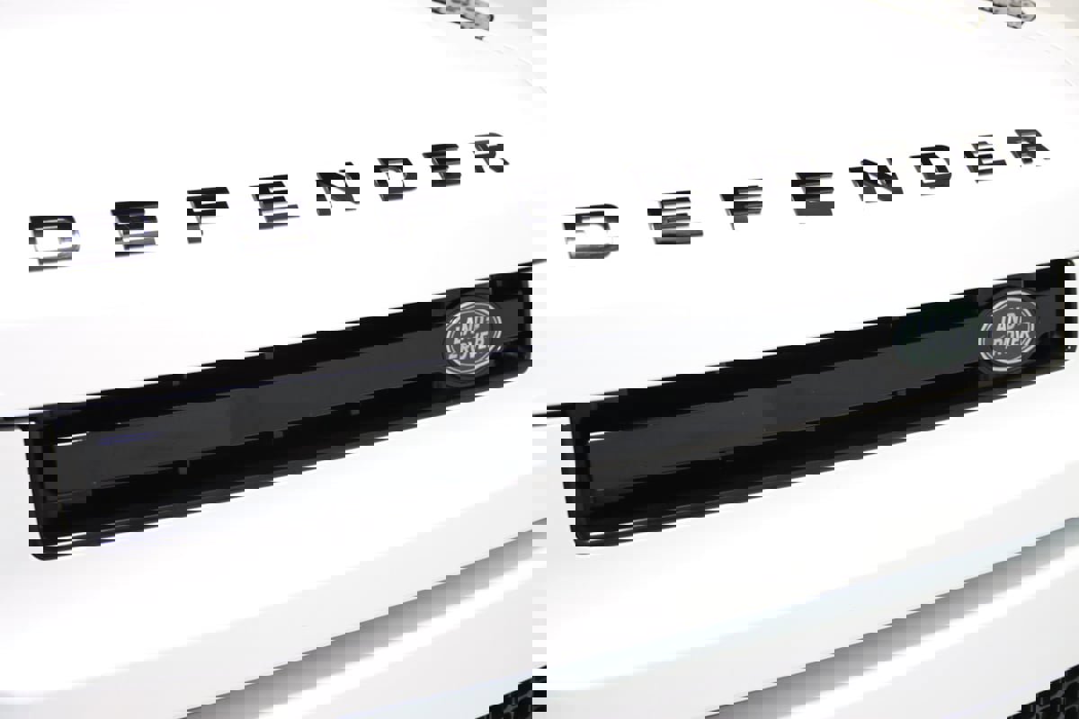 Used 2025 Land Rover Defender 110 S image 30