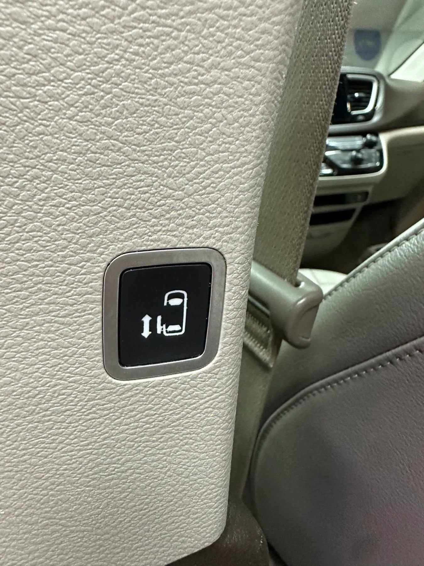 Used 2017 Chrysler Pacifica Touring-L FWD image 21