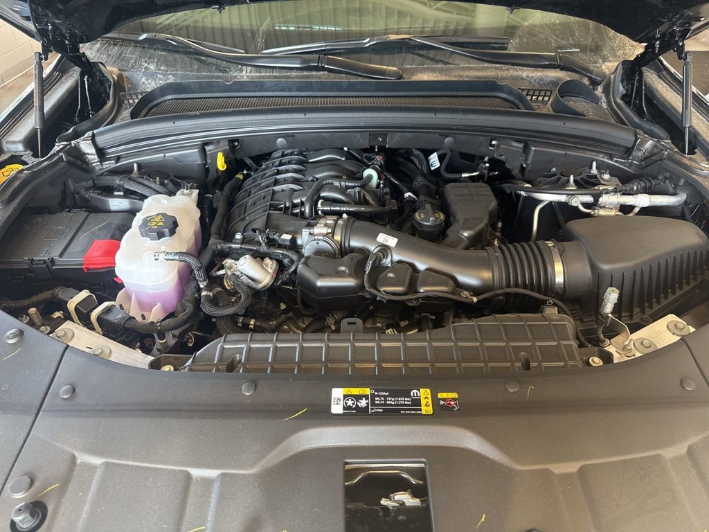 New 2025 Jeep Grand Cherokee Laredo w/ Luxury Tech Group I image 9