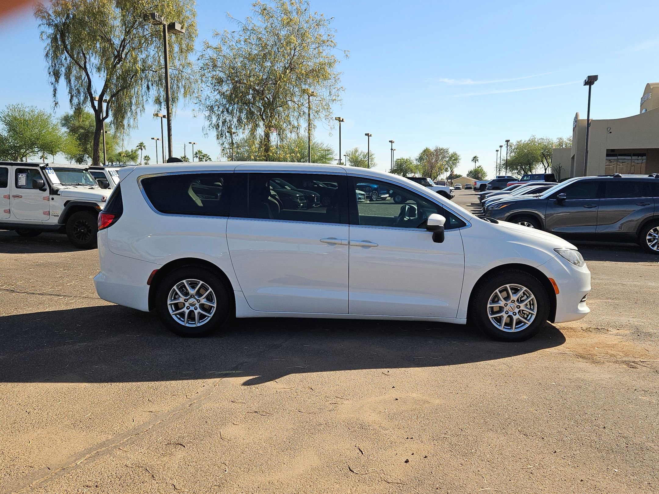 Used 2021 Chrysler Voyager LX image 4