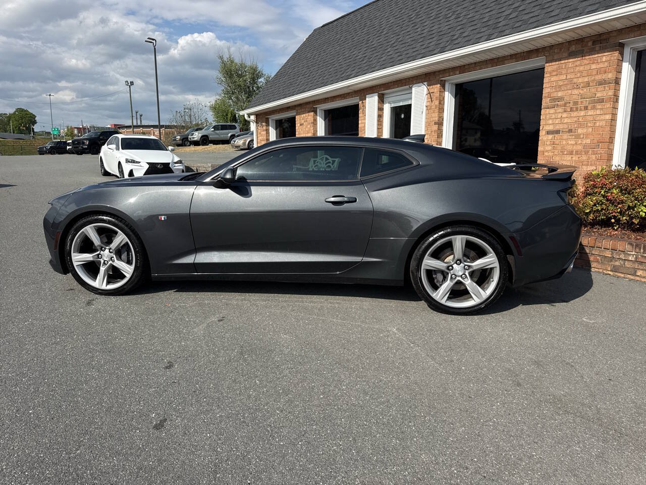 Used 2017 Chevrolet Camaro SS RWD image 11