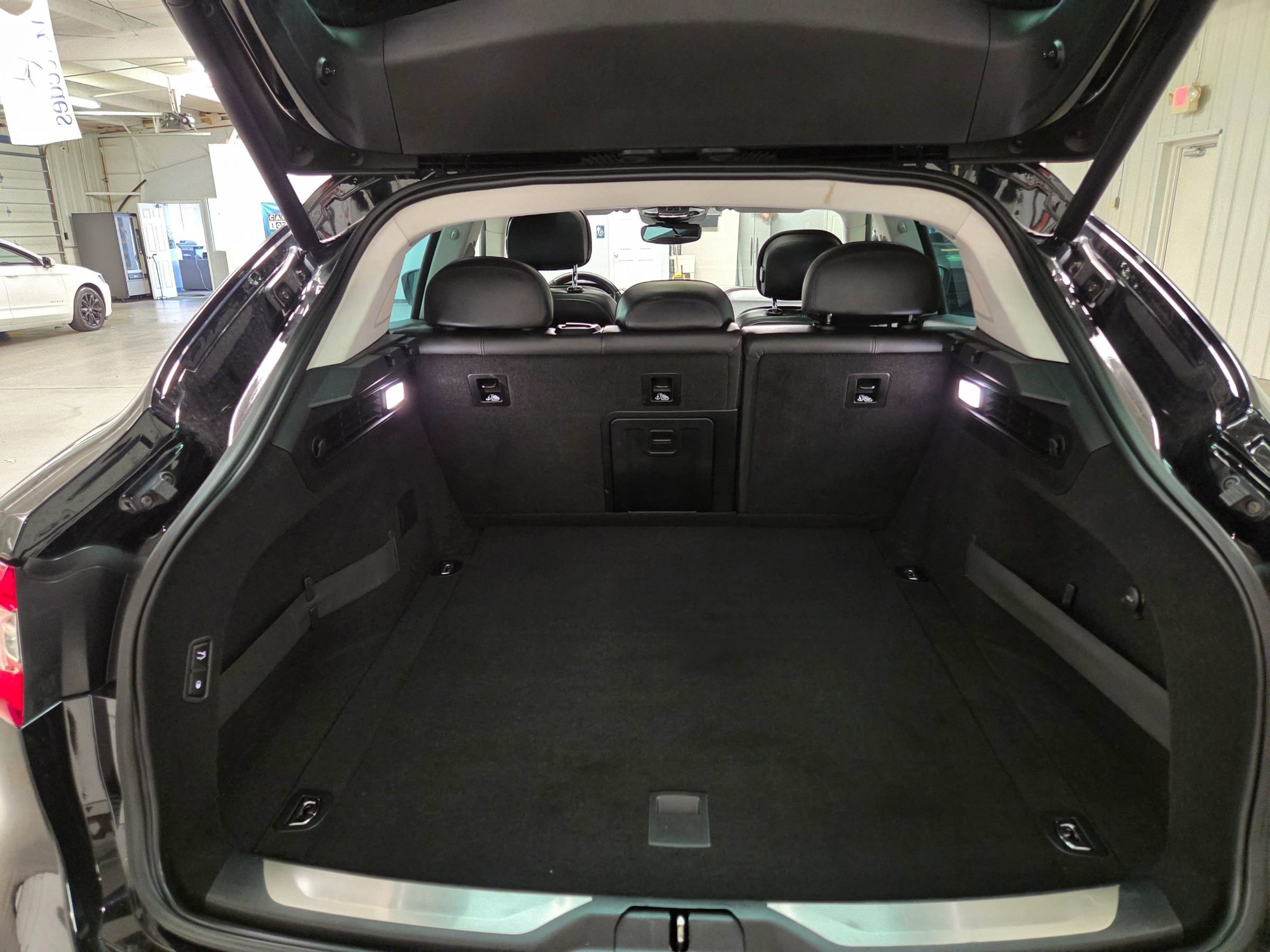 Used 2017 Maserati Levante AWD/4WD image 39