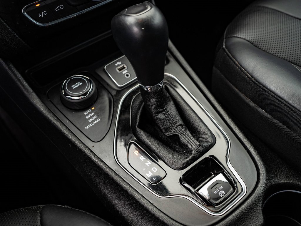 Used 2019 Jeep Cherokee Limited image 32