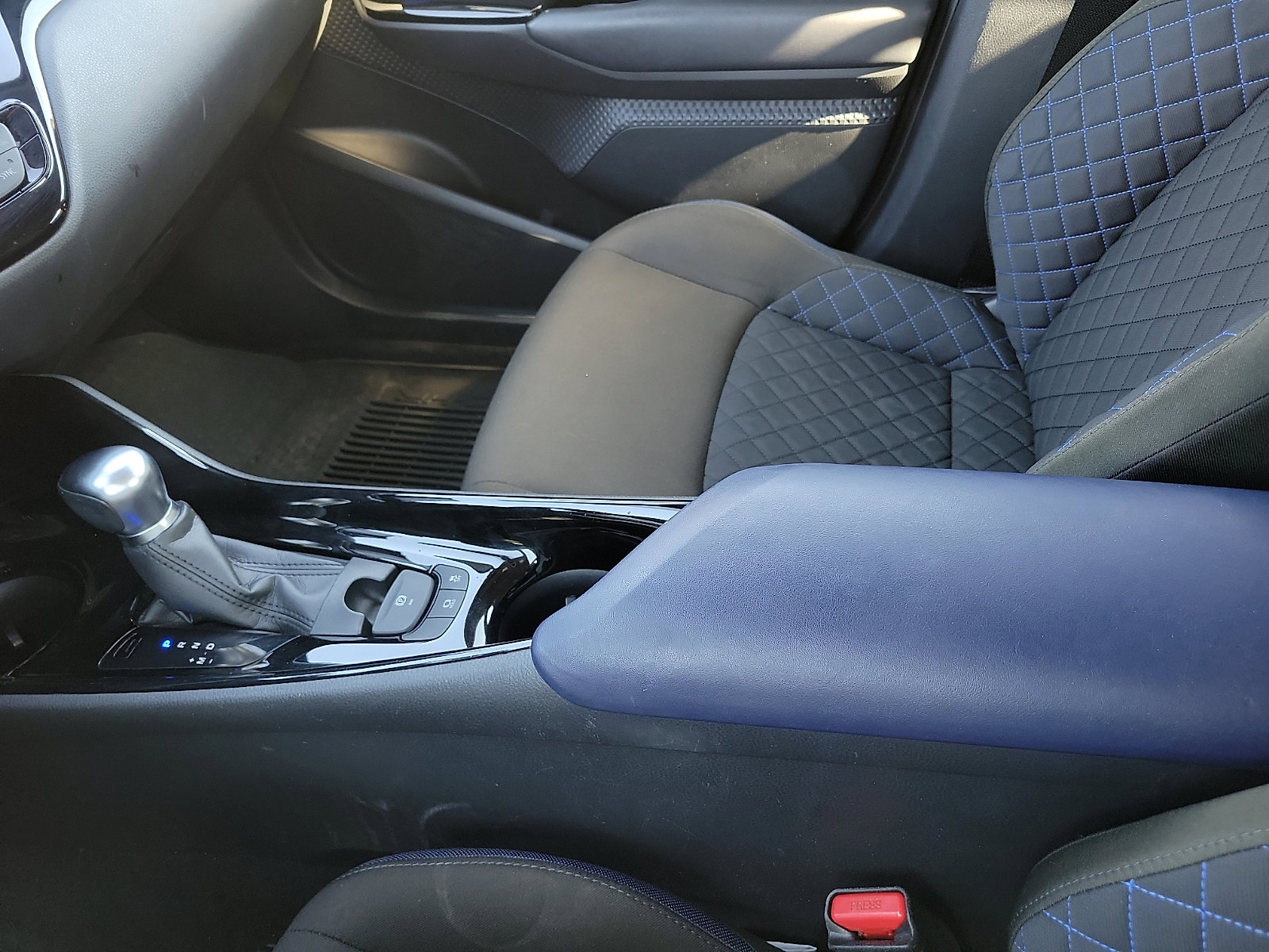 Used 2021 Toyota C-HR XLE image 20