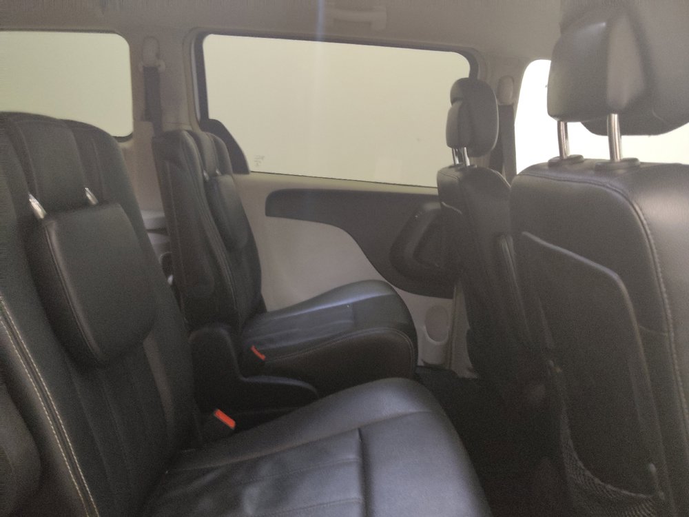 Used 2016 Chrysler Town & Country Touring FWD image 19