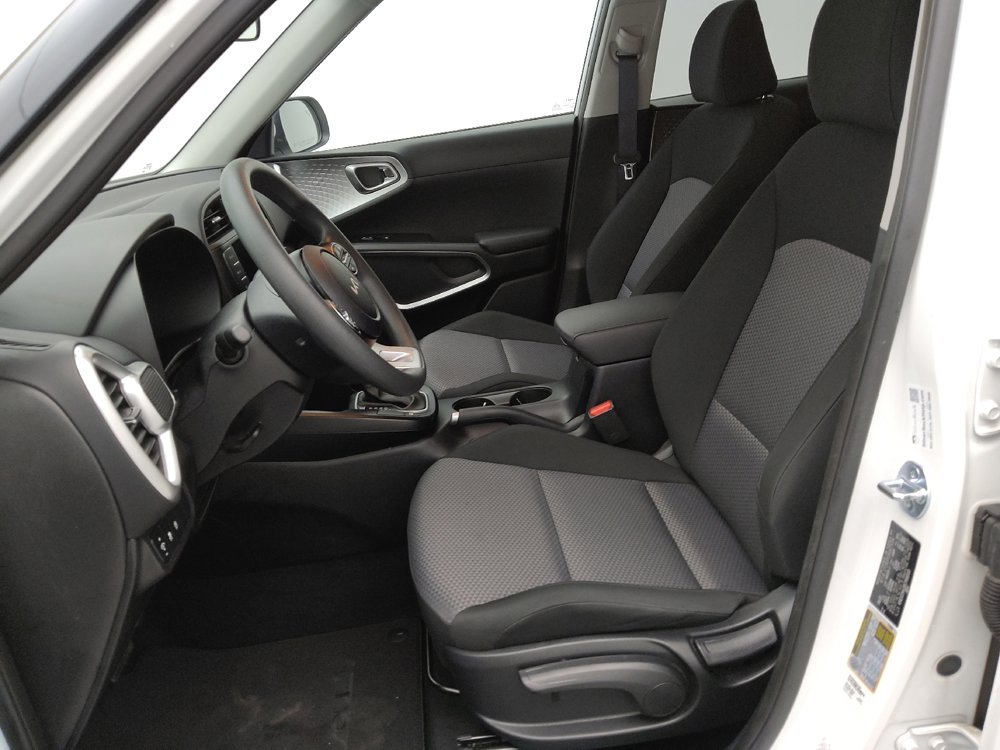 Used 2025 Kia Soul LX image 17