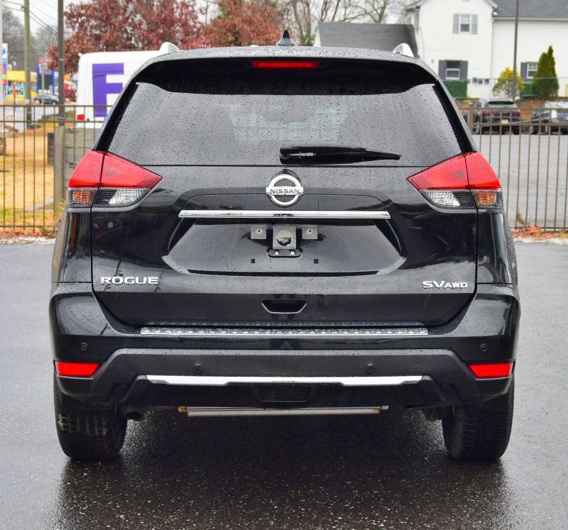 Used 2020 Nissan Rogue SV w/ Premium Package image 6