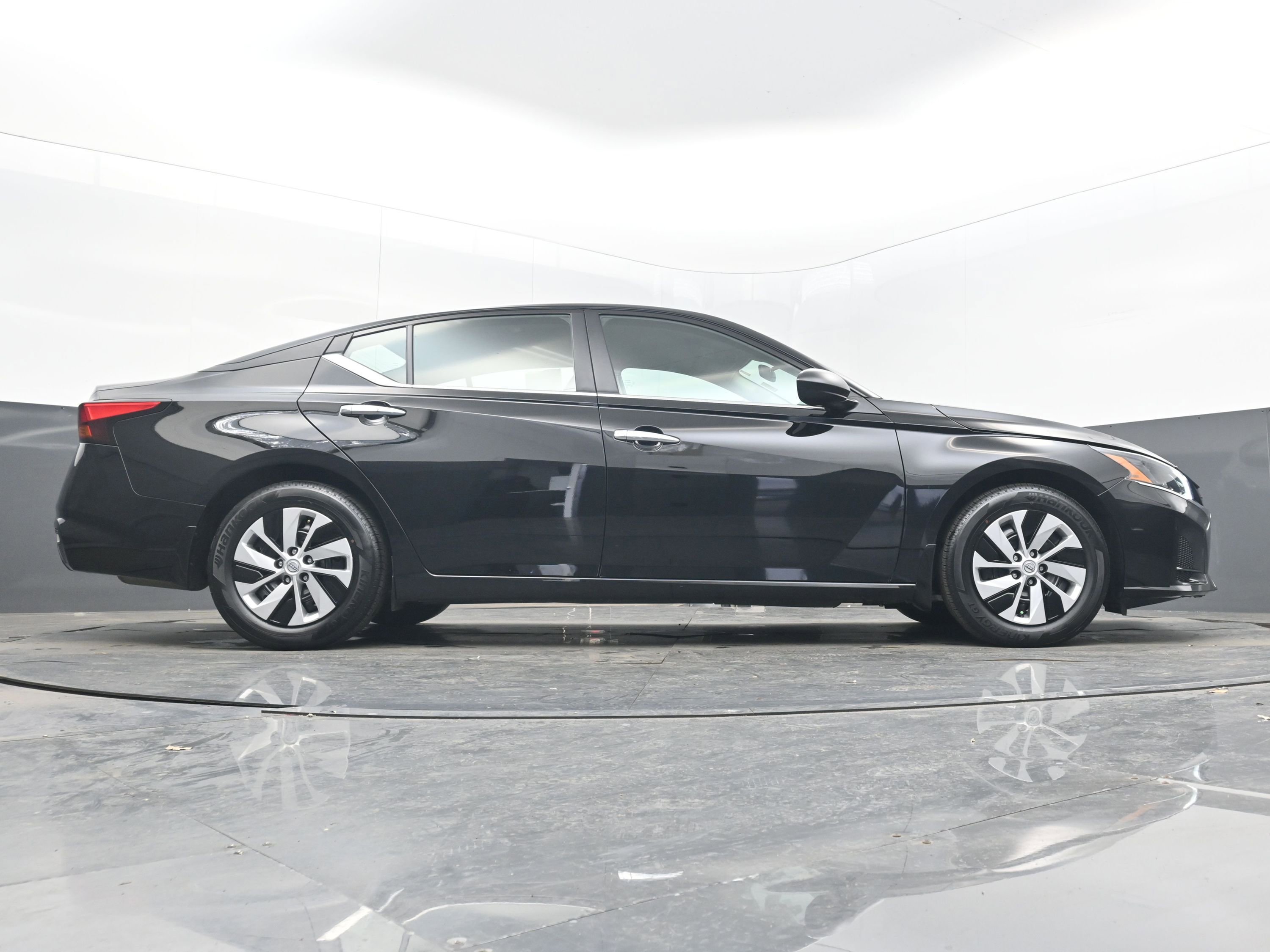 Certified 2025 Nissan Altima 2.5 S image 28