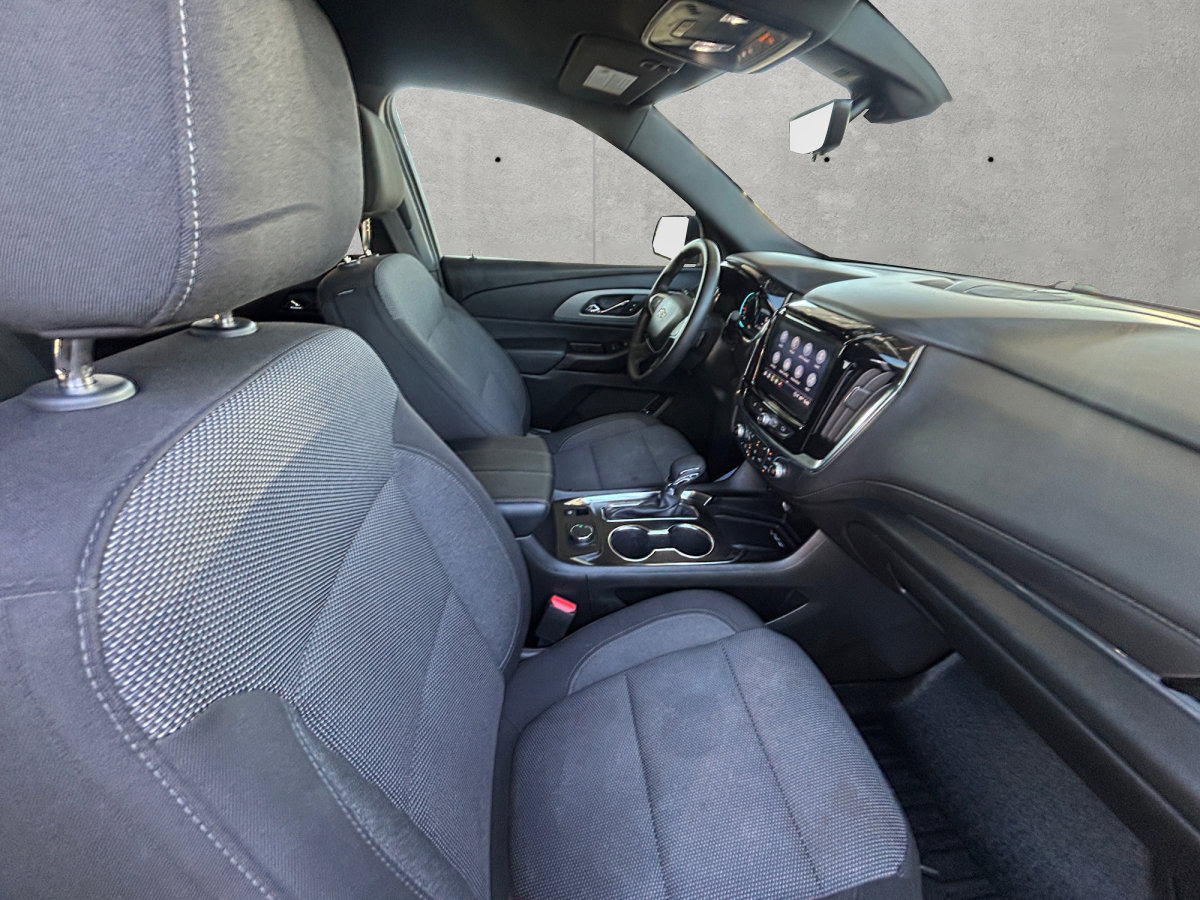 Used 2023 Chevrolet Traverse LT image 29