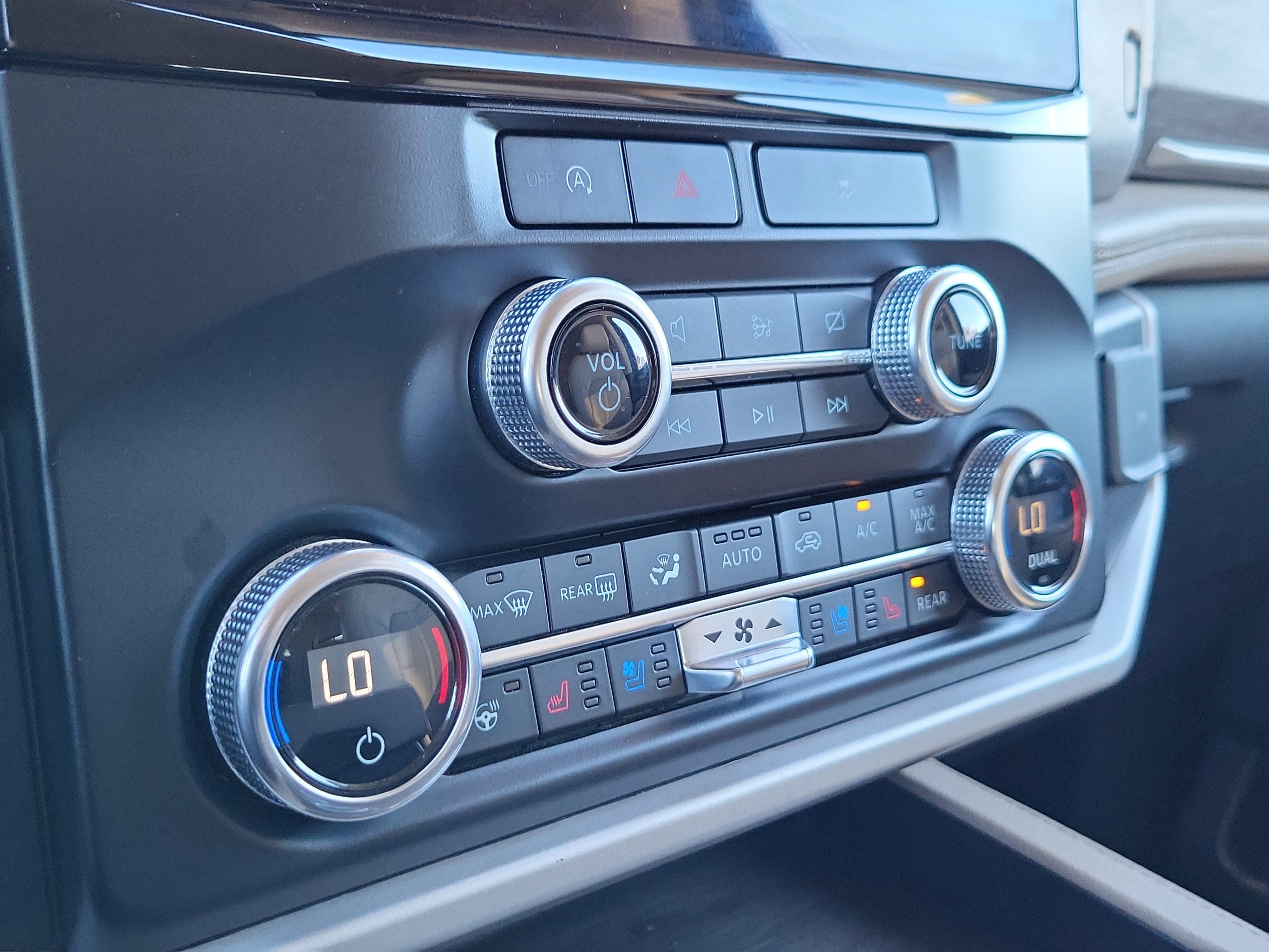 Used 2024 Ford Expedition Limited image 23