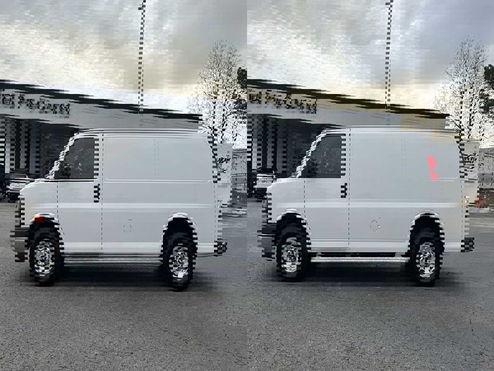 Used 2024 GMC Savana 2500 w/ Driver Convenience Package image 7